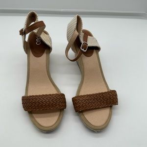 EUC Womens Cato Tan Wedges Shoes Corded 7